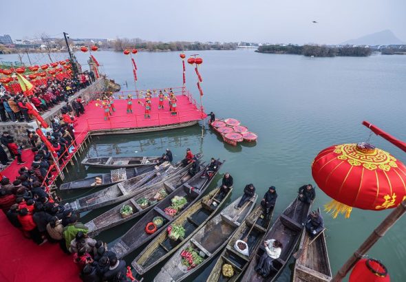 水乡传统社戏迎新春（1）XxjpsgC000233_20260202_PEPFN0A001