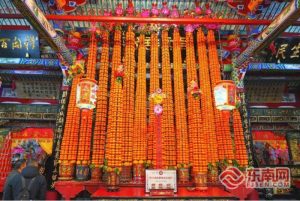 江東村「萬斤紅桔壘桔塔鬧元宵」。