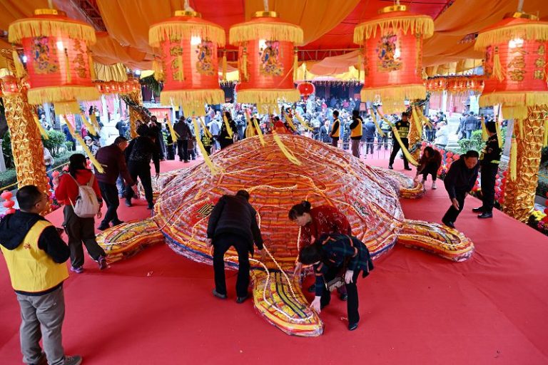 3月3日，福建泉州天后宮與台灣澎湖天后宮攜手舉辦第20屆泉·澎「乞龜」民俗文化活動揭彩點睛儀式。中新社