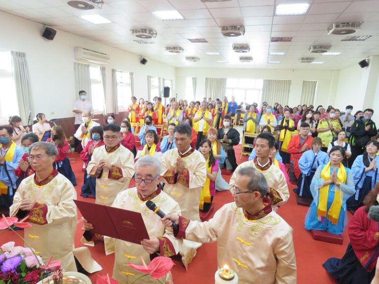 4臺灣導報社長林文雄獻香全柱。