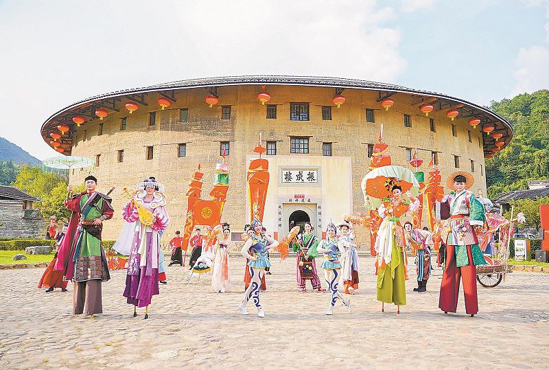 世界文化遺產福建土樓（永定）景區開展非遺演藝活動。