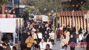 現場吸引了大量的市民和遊客。