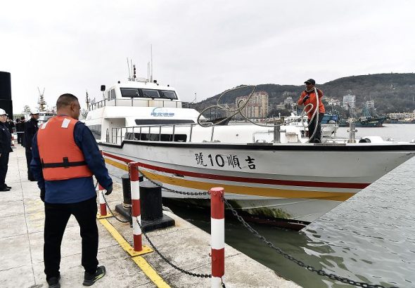 資料圖為2月2日，從馬祖駛來的“吉順10號”客輪抵達福州港黃岐客運站碼頭。 中新社