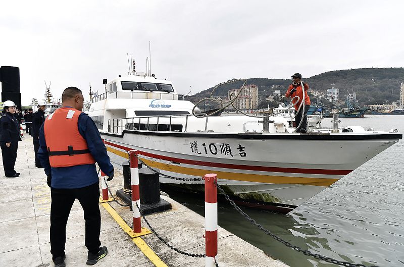 資料圖為2月2日，從馬祖駛來的“吉順10號”客輪抵達福州港黃岐客運站碼頭。 中新社