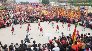 3月27日，兩岸宗親在漳州市平和縣阪仔鎮心田村心田宮舉行座談交流懇親會。在隨後的文化交流活動中，機器人表演展現大陸科技日新月異。（漳州市台聯供圖）