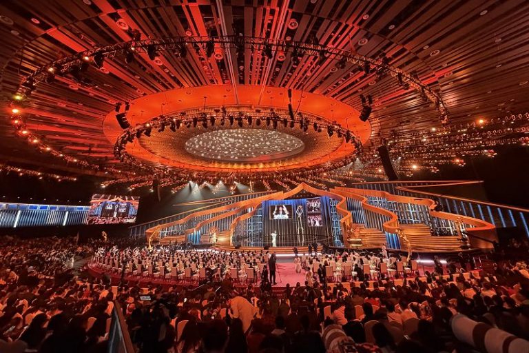 4月16日，第十六屆北京國際電影節開幕，開幕式在北京雁棲湖國際會展中心舉行。 中新社