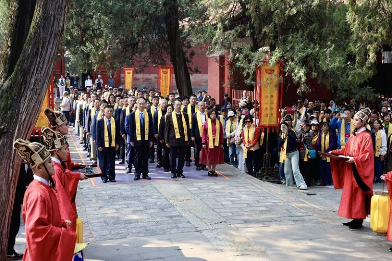 4月1日，2026海峽兩岸孔子文化春會兩岸青年同祭孔活動在曲阜孔廟舉行。