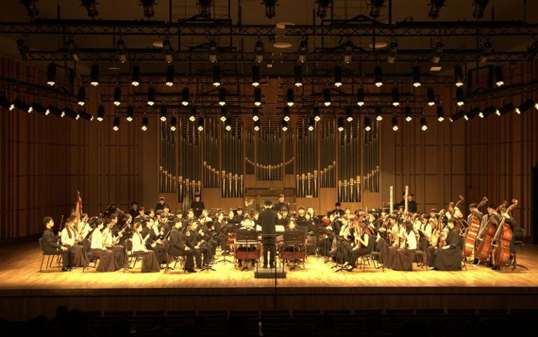 4月1日，杭台兩地春季交流音樂會在杭州舉行，兩岸樂團同台演奏。