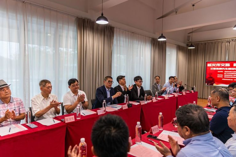 4月21日，「紀念連橫先生逝世九十週年座談會」在廈門集美舉辦。 中新社