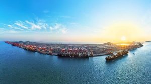 上海洋山深水港一、二、三期碼頭。（上港集團供圖）