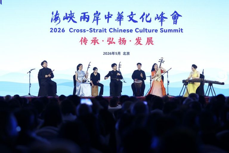 5月11日，第三屆海峽兩岸中華文化峰會在北京開幕。圖為開場節目表演《在那遙遠的地方》。