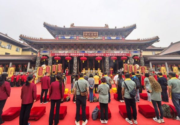 5月13日，「同根共祖傳薪火 情融兩岸譜新篇」——丙午年寧德神農宮·台中國農宮聯誼簽約典禮在寧德市舉行。中新社