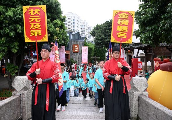 5月16日，「丹心引路，福地登科」2026年「學子敬狀元」活動在福州上下杭歷史文化街區舉行。