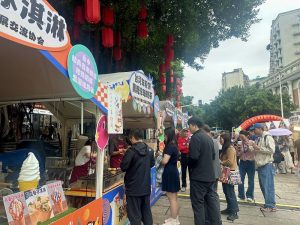 9日，2026五月榕台兩岸融合台灣好物市集上的美食吸引民眾駐足品嚐。