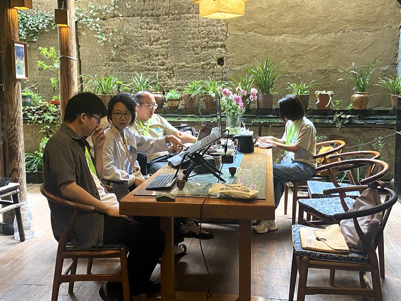 5月23日，福建省寧德市屏南縣熙嶺鄉龍潭村，技術人員在研發設計。 中新社