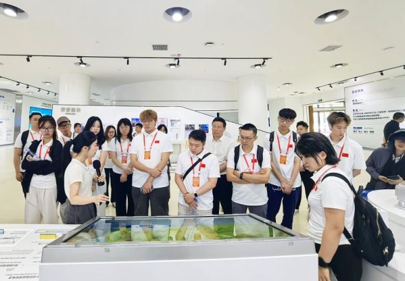 「閩澳大學生陽光交流營」活動在寧德市開啟，澳門各高校近30名大學生實地感受寧德的產業發展、海洋經濟與歷史人文。中新社