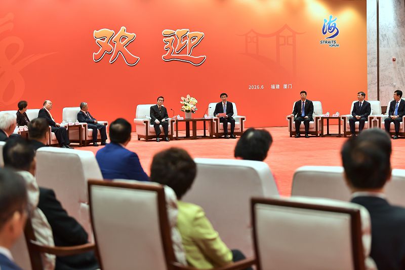 王滬寧會見了參加論壇的台灣嘉賓代表。 中新社