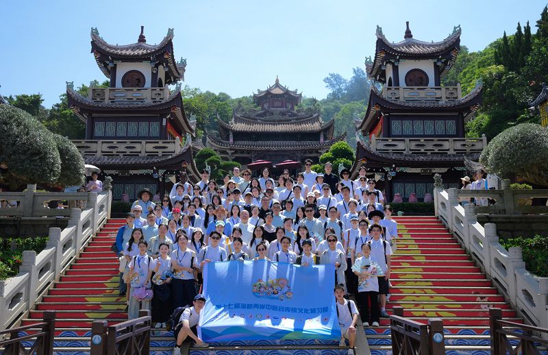 7月18日，第十七屆海峽兩岸中醫藥傳統文化研習營在福建莆田湄洲媽祖祖廟研學。