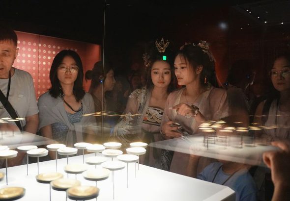 7月21日，兩岸學子參觀南昌漢代海昏侯國遺址博物館。