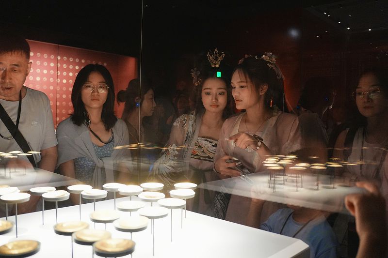 7月21日，兩岸學子參觀南昌漢代海昏侯國遺址博物館。