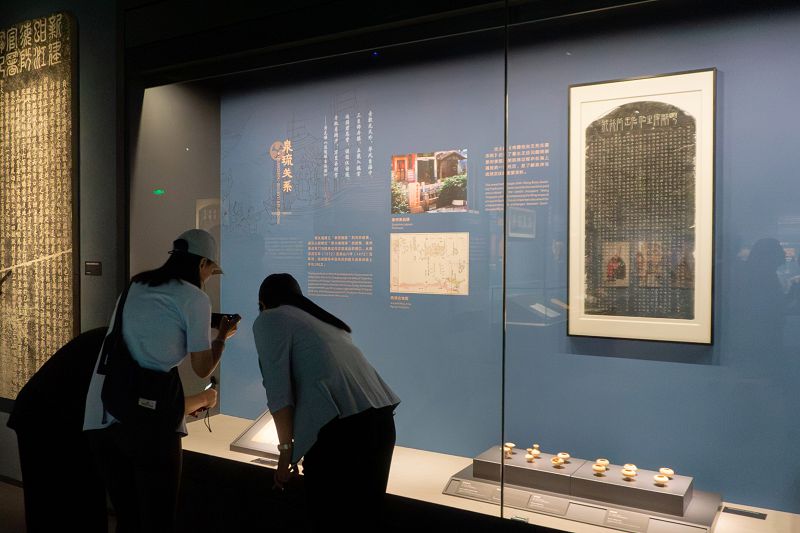 7月25日，「東方第一大港——泉州古代文明陳列」在福建泉州開館。圖為市民參觀展覽。