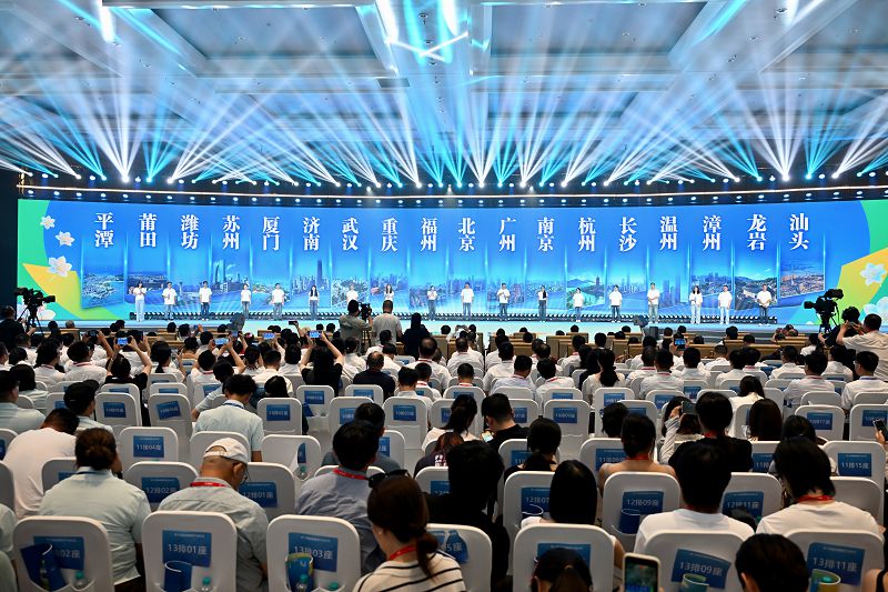 18位台青推薦官登台推介兩岸共建城市。