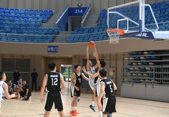 8月14日，兩岸青少年在安徽省滁州市奧體中心同場競技。中新社