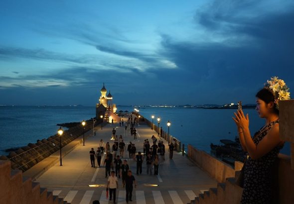 8月17日，福建泉州惠安橘若古渡碼頭園區內，藝術展館、碼頭T台、網紅餐廳、親子樂園、設計師民宿等集於一體。 中新社