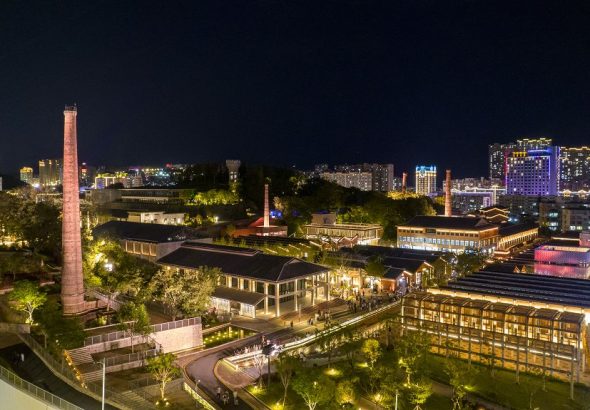 8月7日至9日，一場夏日市集活動在福建省泉州市德化縣紅旗坊文旅產業園啟幕，活化重生的老瓷廠，以多元業態串聯美食、文創與文藝演出，為市民遊客打造暑期休閒新去處。 (4)