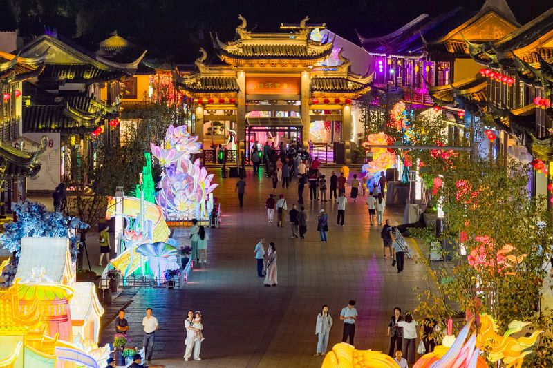 9月16日，2026海峽兩岸（昆山）中秋燈會在昆山啟幕。