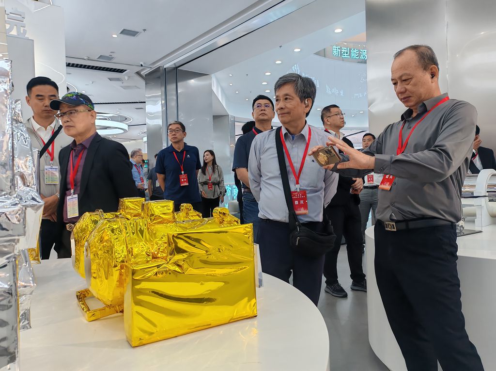 9月3日，台商代表在長春新質生產力發展促進中心參觀。