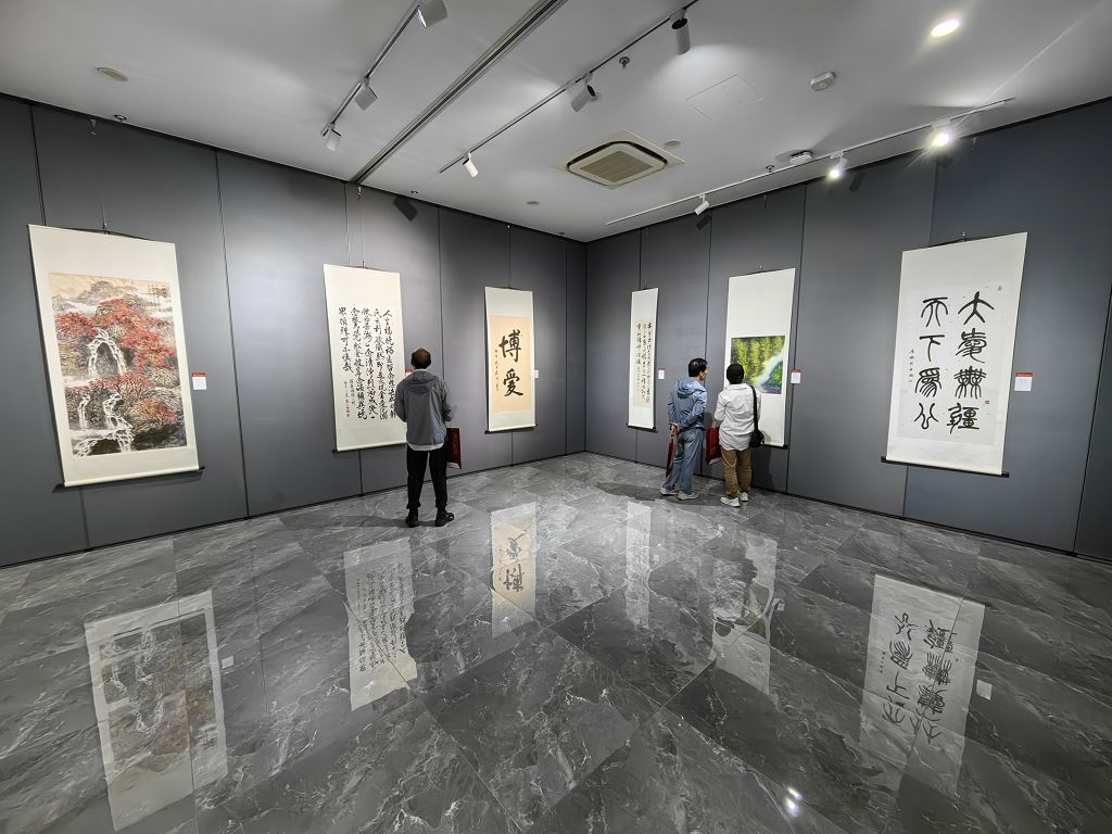 10月12日，「融繪兩岸 翰墨丹青」——第三屆海峽兩岸書畫藝術交流展在上海開幕。