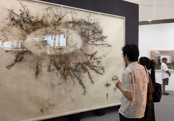 10月23日至25日，2026藝術廈門博覽會在廈門國際會展中心舉行，吸引眾多市民遊客觀展。