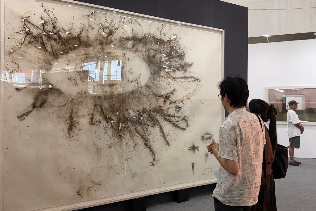 10月23日至25日，2026藝術廈門博覽會在廈門國際會展中心舉行，吸引眾多市民遊客觀展。